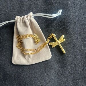 Uno de 50 Gold Dragonfly Pendant Necklace